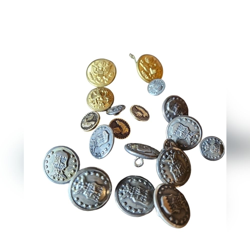 Military crest metal buttons Waterbury and others.
